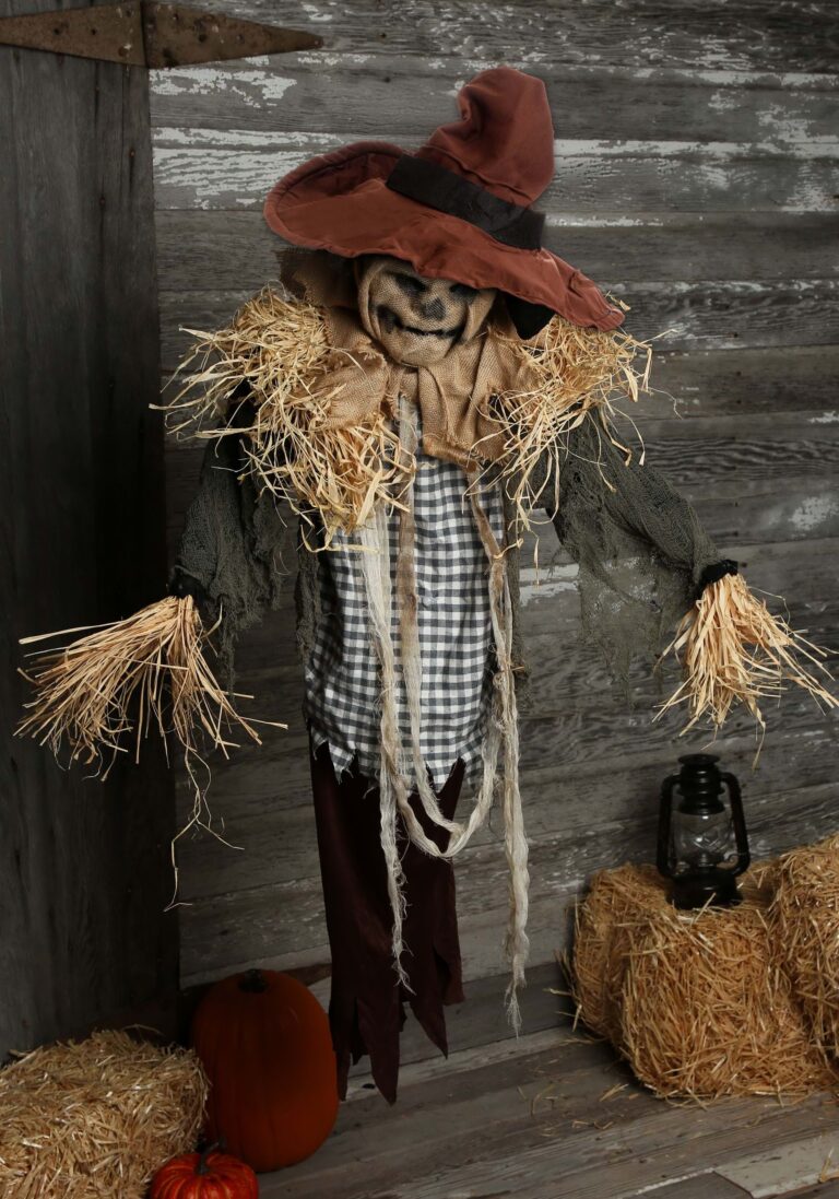 animated-hanging-surprise-scarecrow