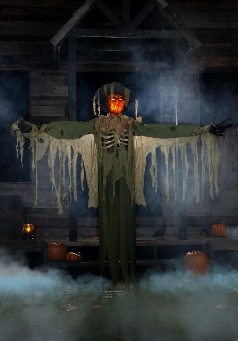 swiping-scarecrow-animated-decoration-partner